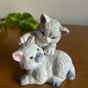 Vintage Ceramic Cats Salt & Pepper Shakers